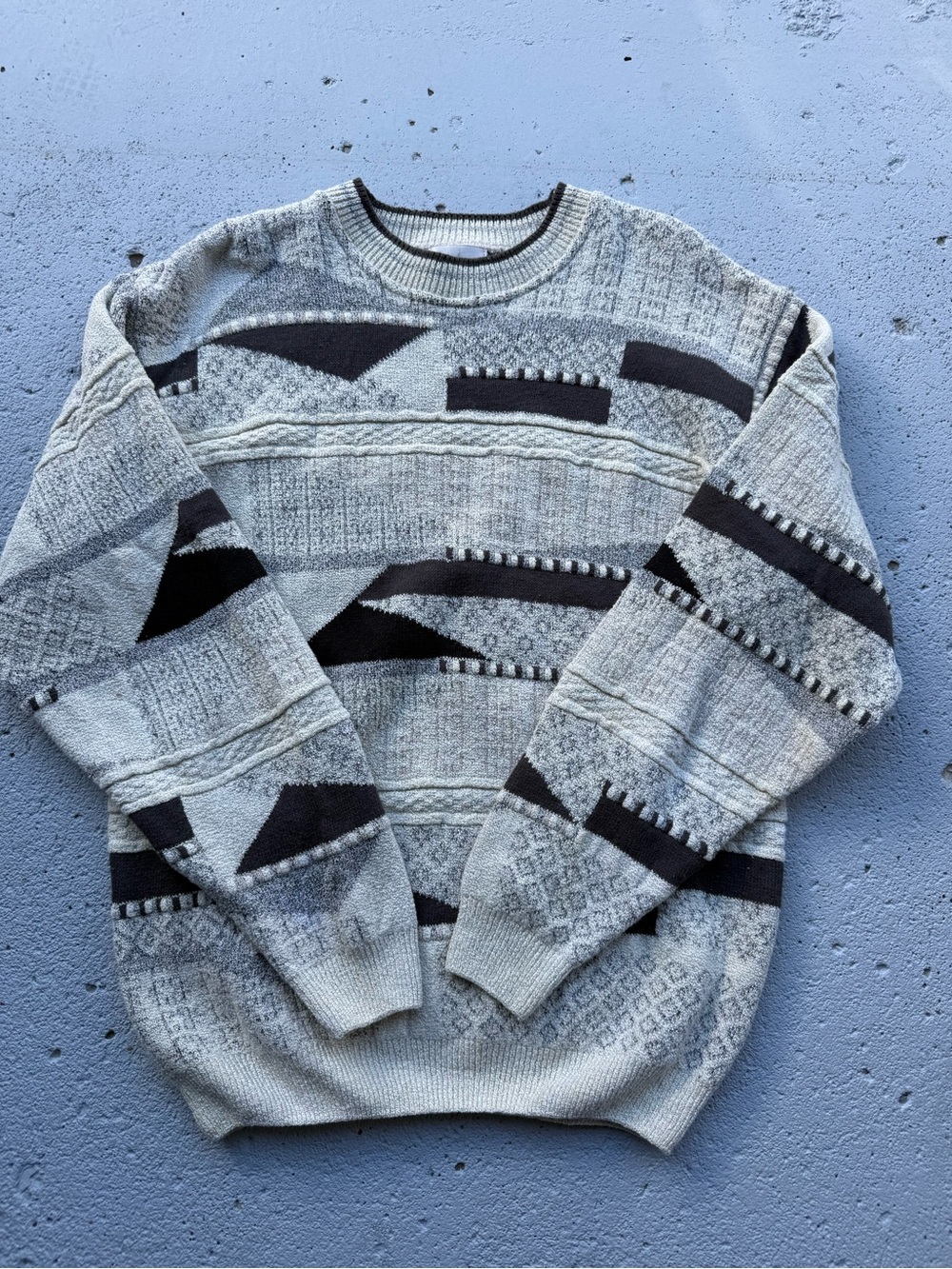 London Fog Geometric Crew Neck Sweater Size Medium Gray & Black